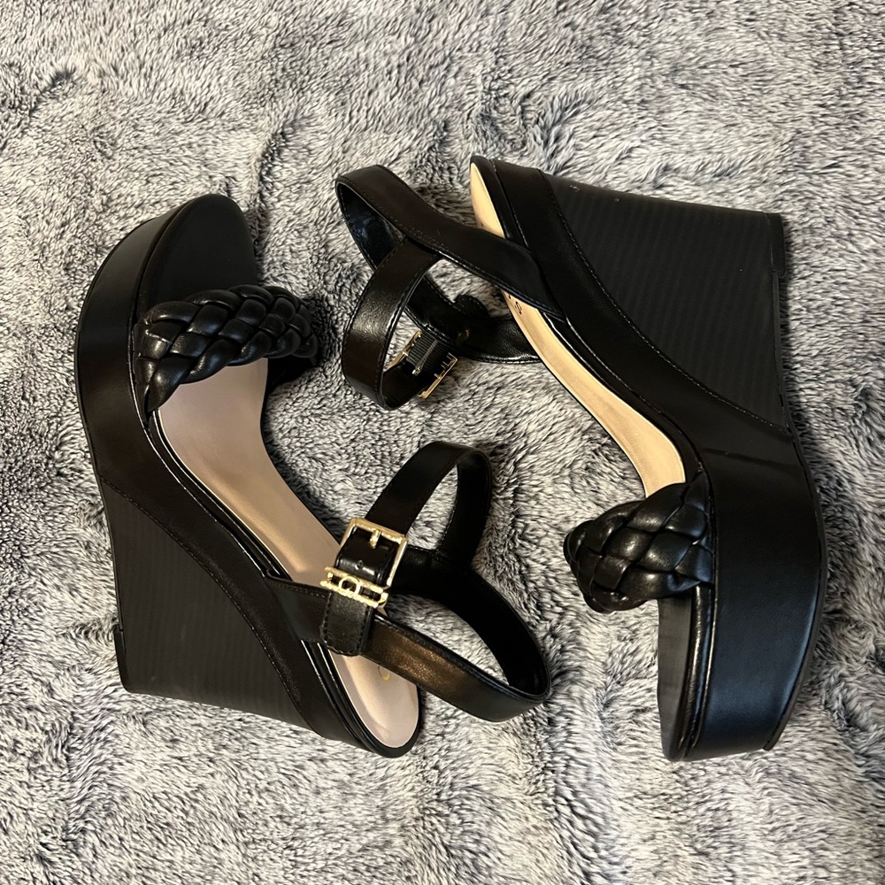 NWOT-Guess Wedges - Picture 3 of 14